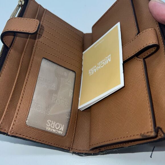 Michael Kors NWT Jet Set Phone Wristlet Large Wallet - Picture 5 of 13